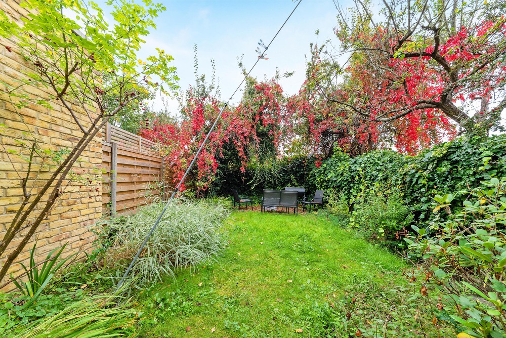 house or flat for sale or rent in south west London